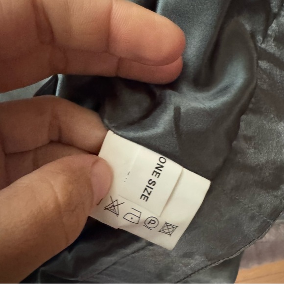 Velvet Style Shrug/Cape - Picture 5 of 6